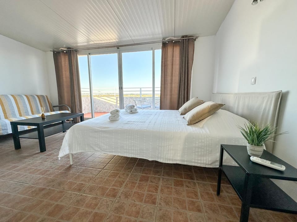 Bed, View (from property/room), Photo of the whole room, Bedroom