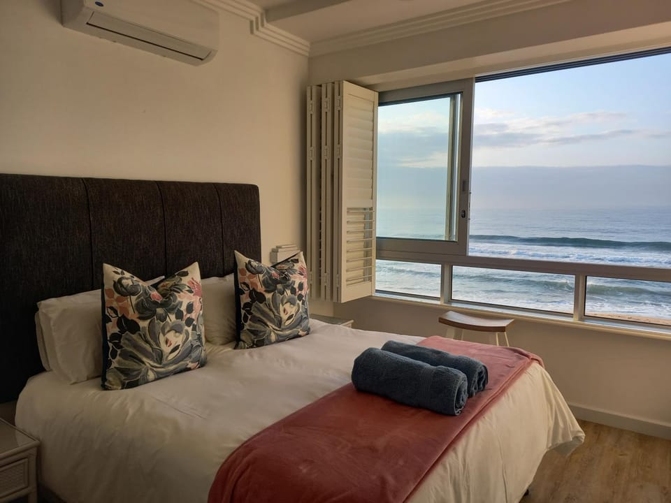 Modern & Luxurious Beachfront Villa Villa in Dolphin Coast