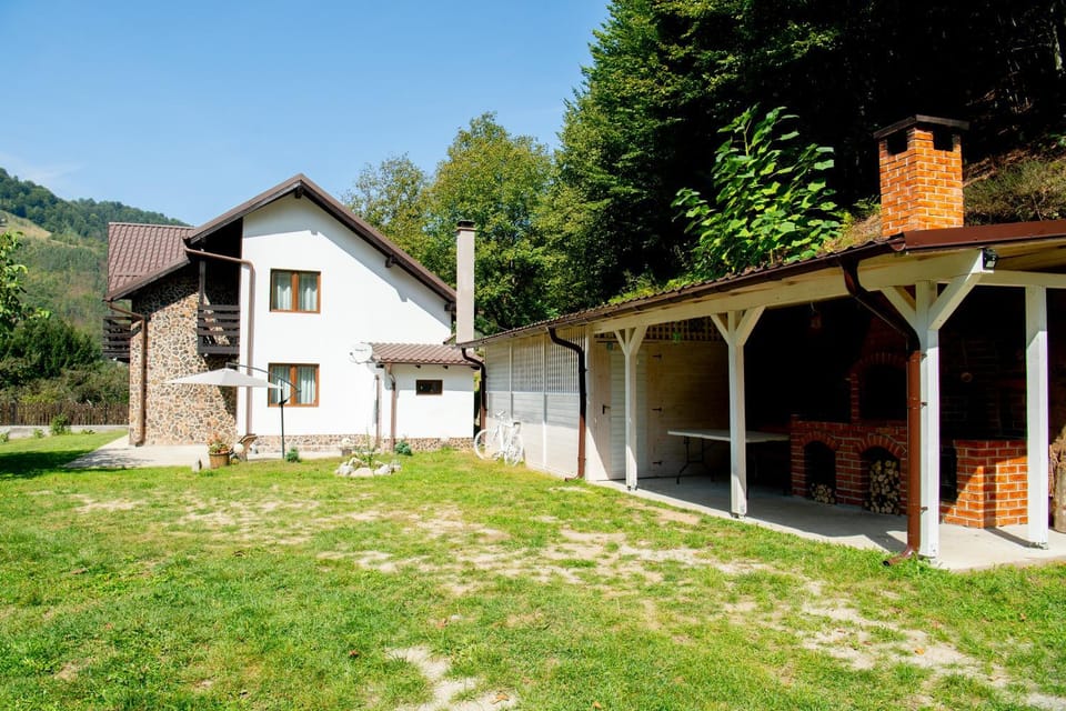 BBQ facilities, Seating area