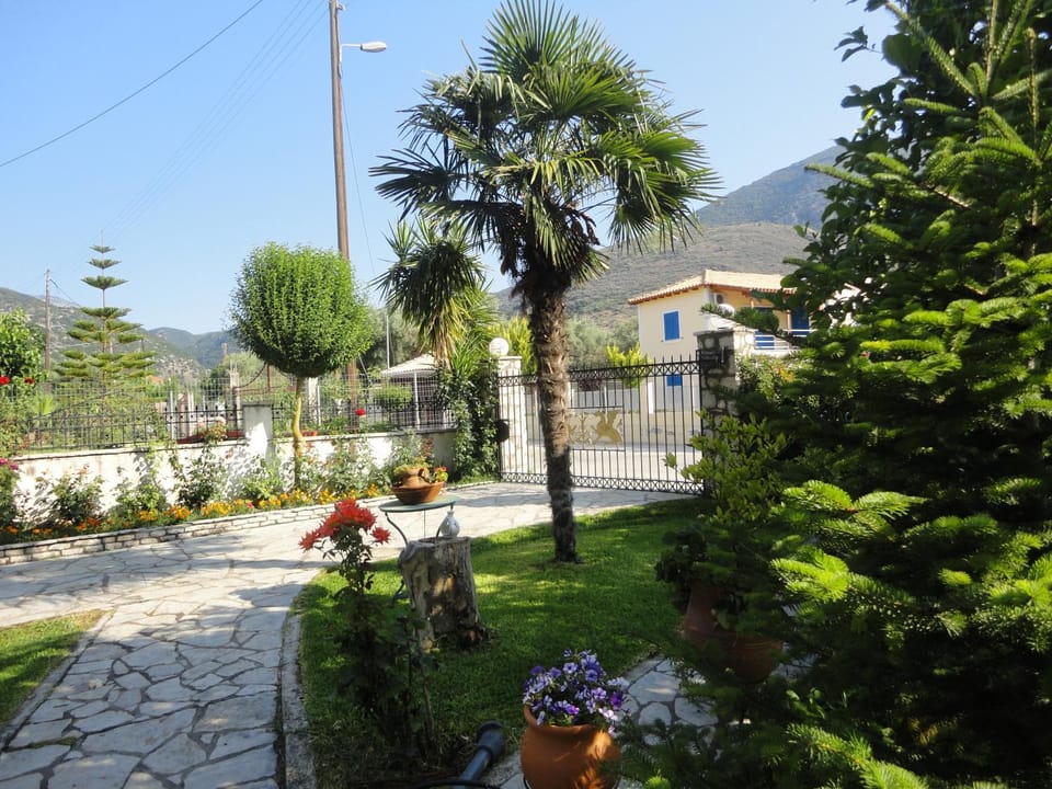 Facade/entrance, Garden, Garden