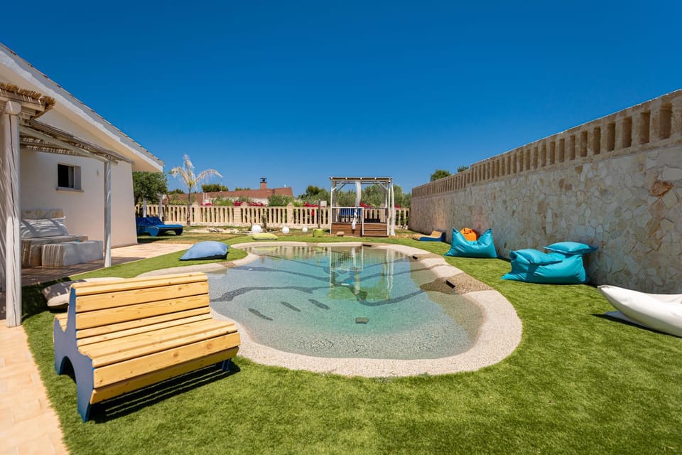 Property building, Garden, Swimming pool