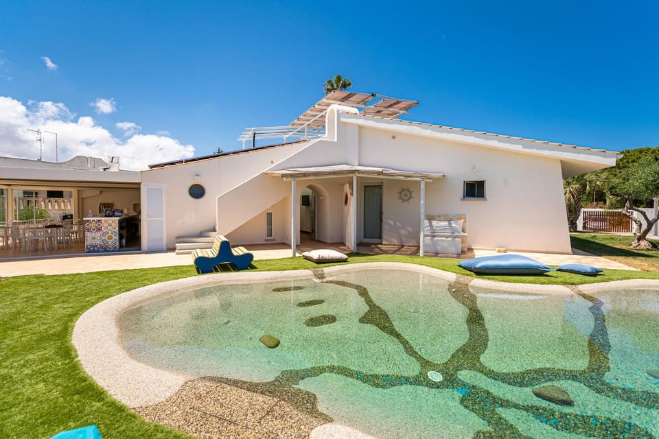 Property building, Restaurant/places to eat, Swimming pool