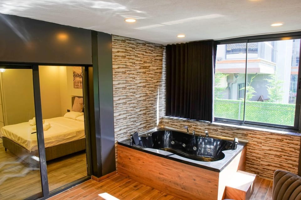 Hot Tub, Bathroom, Bedroom, Bath