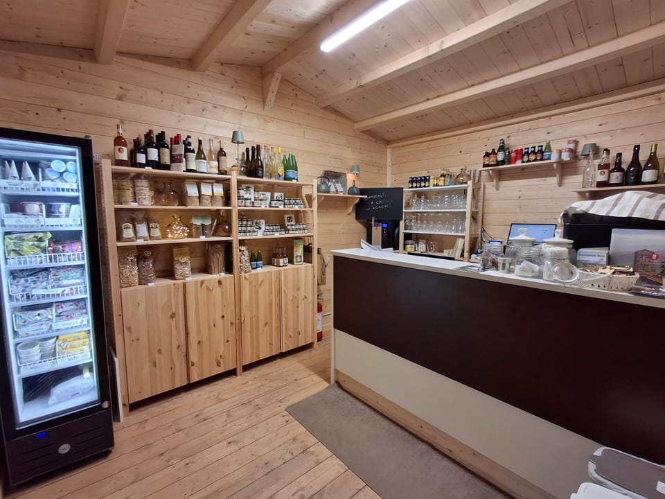 Lounge or bar, Shopping Area