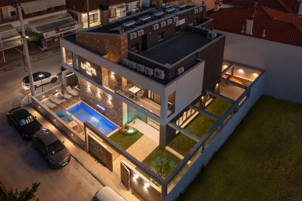 Property building, Swimming pool