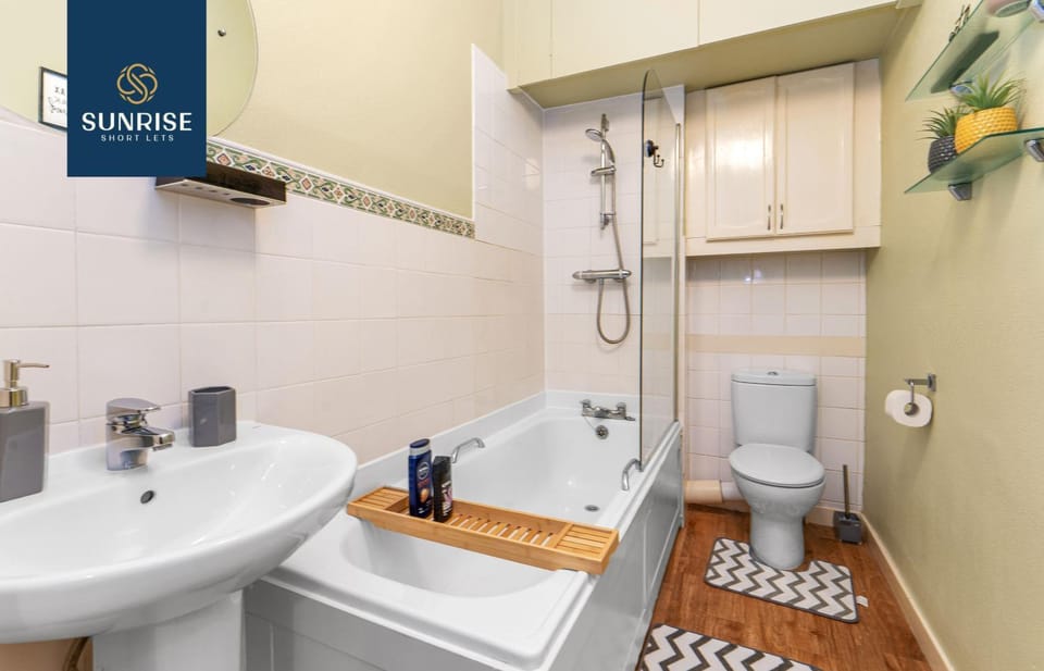 Shower, Toilet, Bathroom, Bath, towels