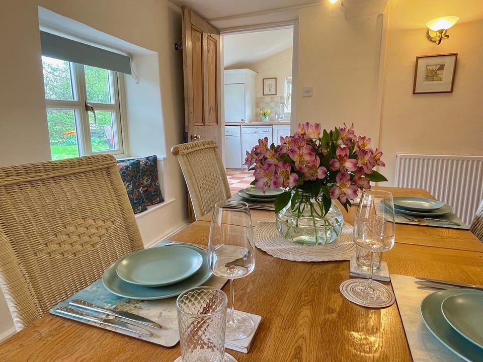 Seating area, Dining area