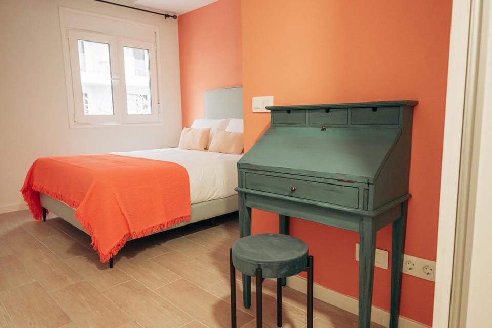 Bed, Seating area, Bedroom