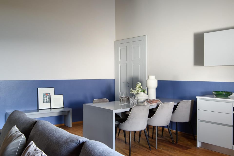 Living room, Seating area, Dining area