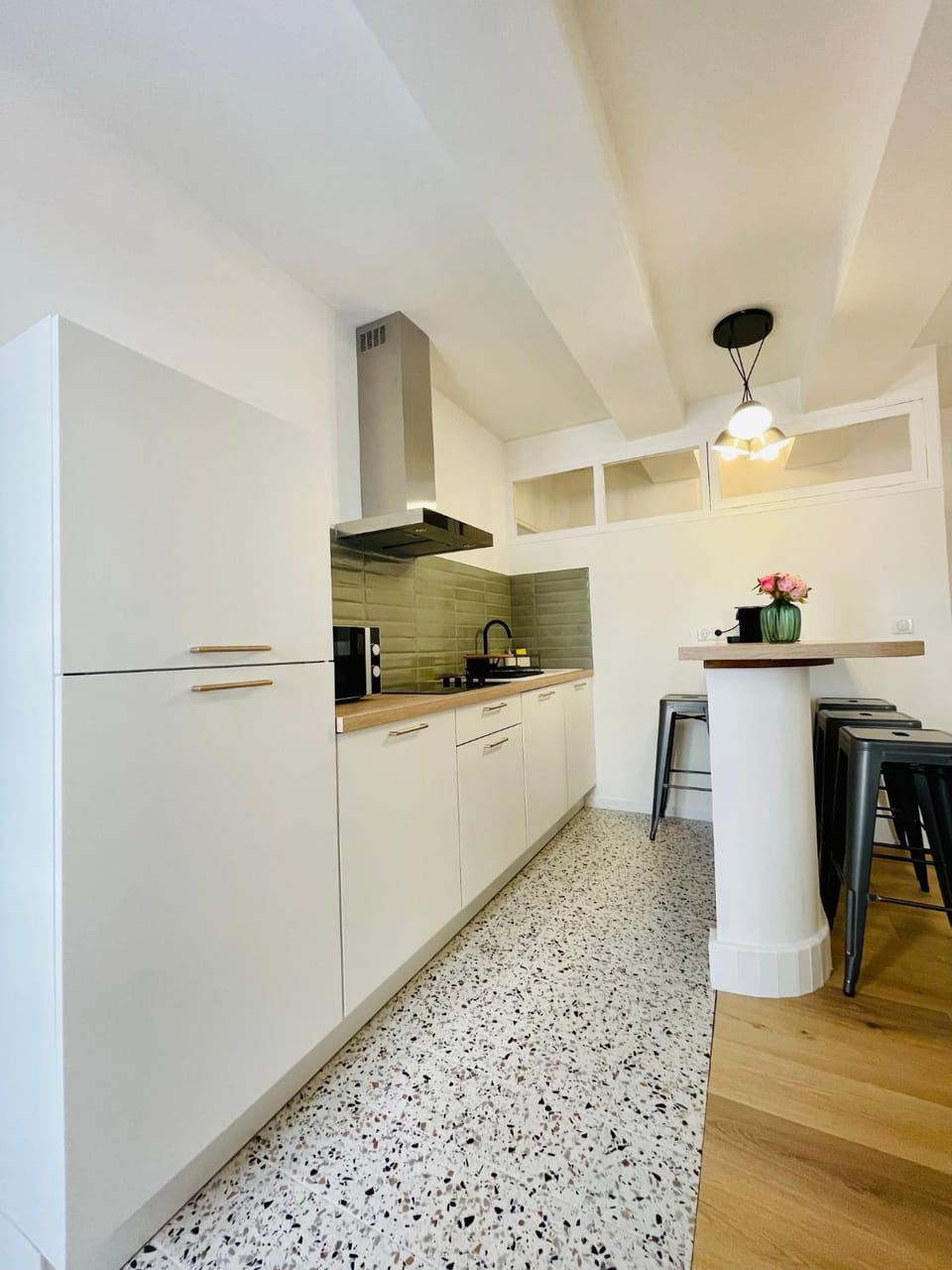 Kitchen or kitchenette, Dining area