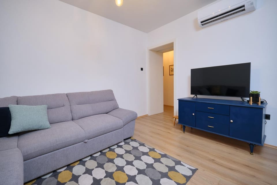 TV and multimedia, Seating area