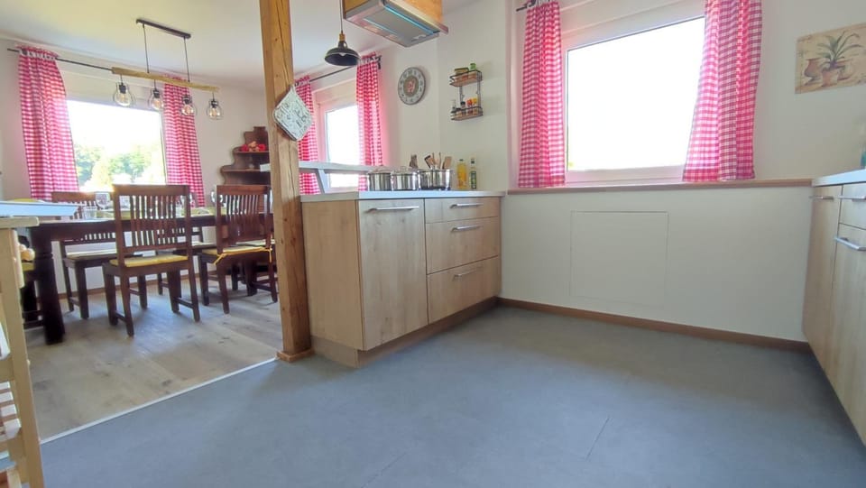 Dining area, kitchen