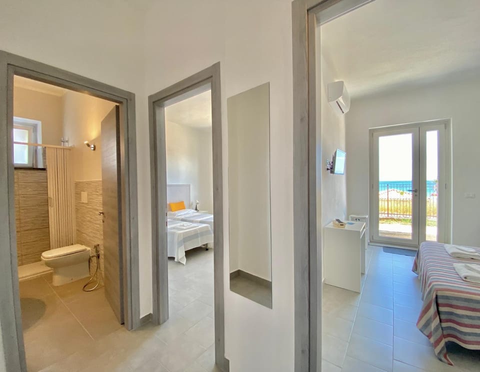 Toilet, Bed, Bathroom, Photo of the whole room, Bedroom, towels