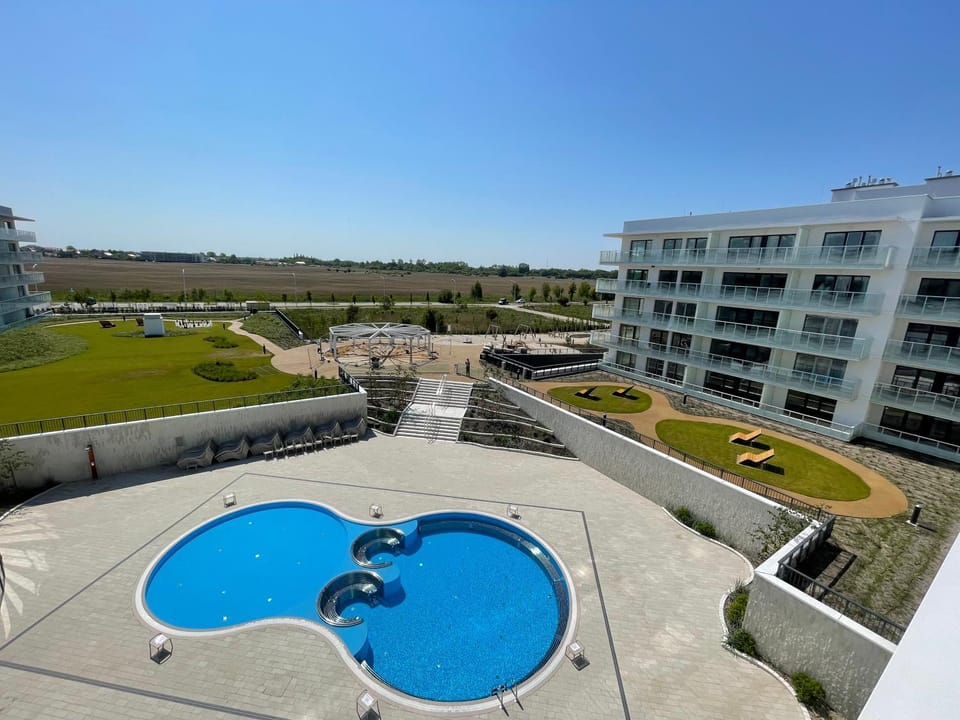 Pool view, Swimming pool