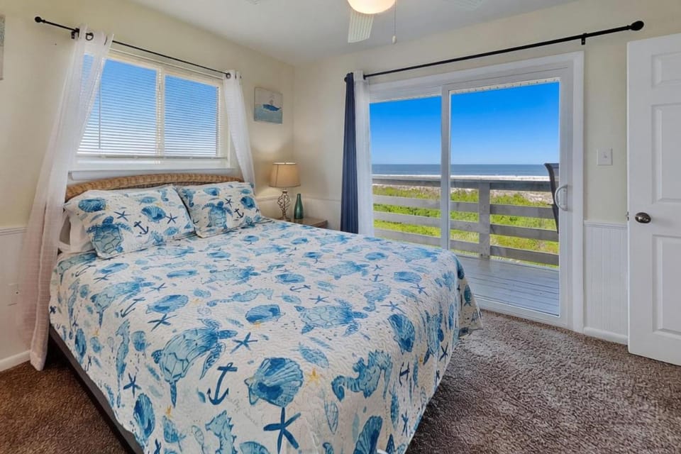 Lighthouse Point 23C Beachfront 270 View Top Floor Corner Oasis 3 Pools Apartment in Tybee Island