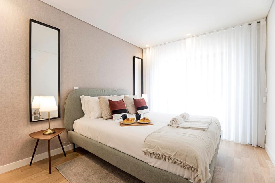 Paraíso -1B w/ AC & Patio by LovelyStay Apartment in Porto