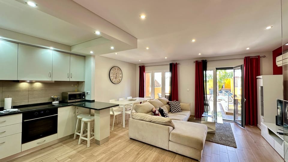Kitchen or kitchenette, Living room, Dining area, oven, stove