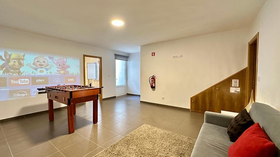 TV and multimedia, Living room, Seating area, Evening entertainment