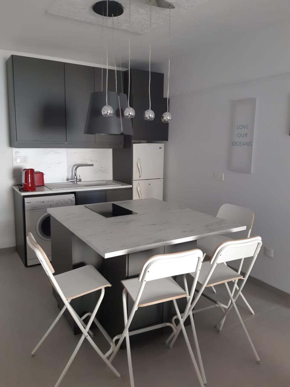 Kitchen or kitchenette, Dining area, stove