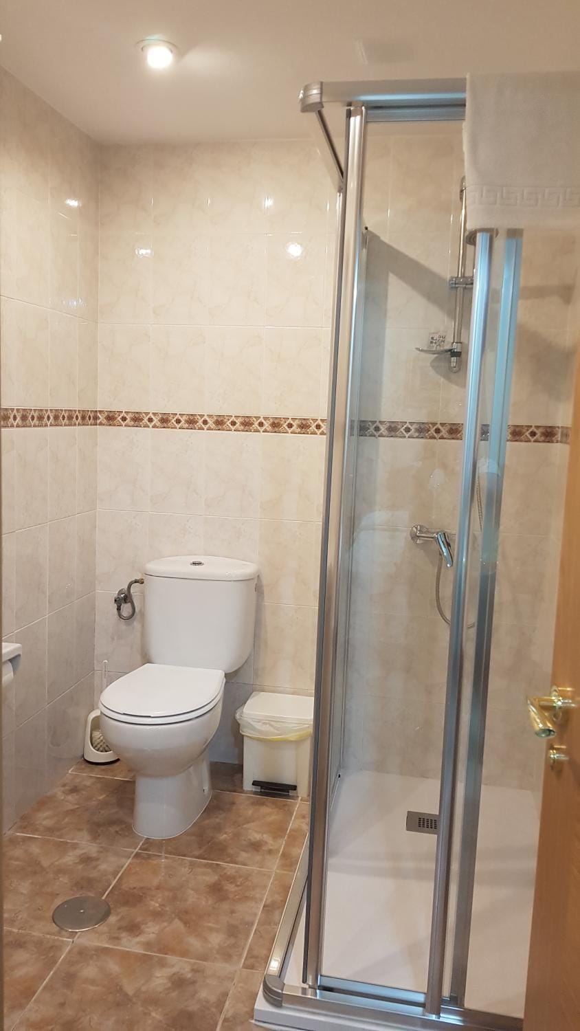 Shower, Bathroom, towels