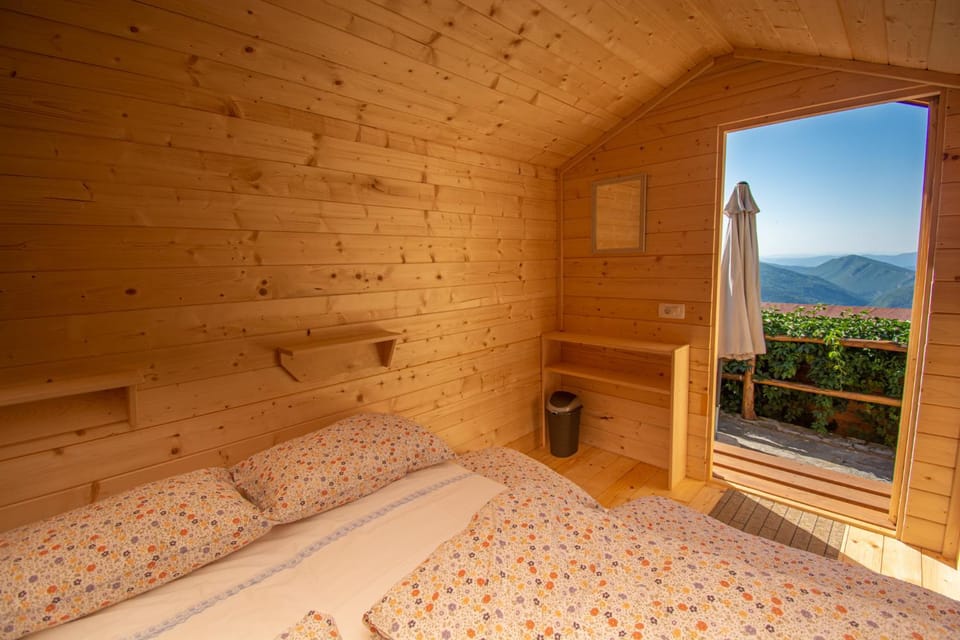 Bed, Bedroom, Mountain view