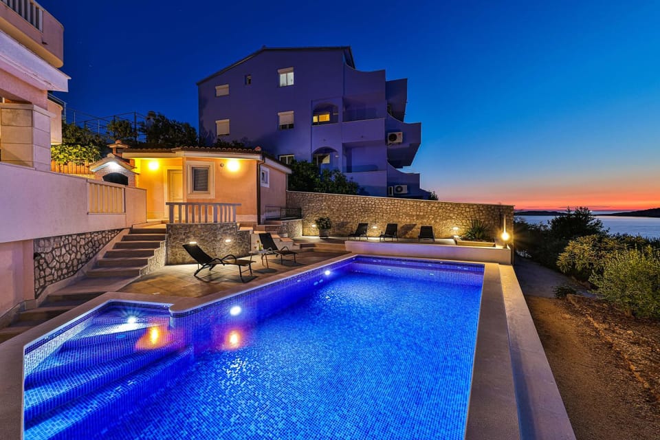 Luxury 2 etage apartment with private heated pool Apartment in Šibenik-Knin County, Croatia