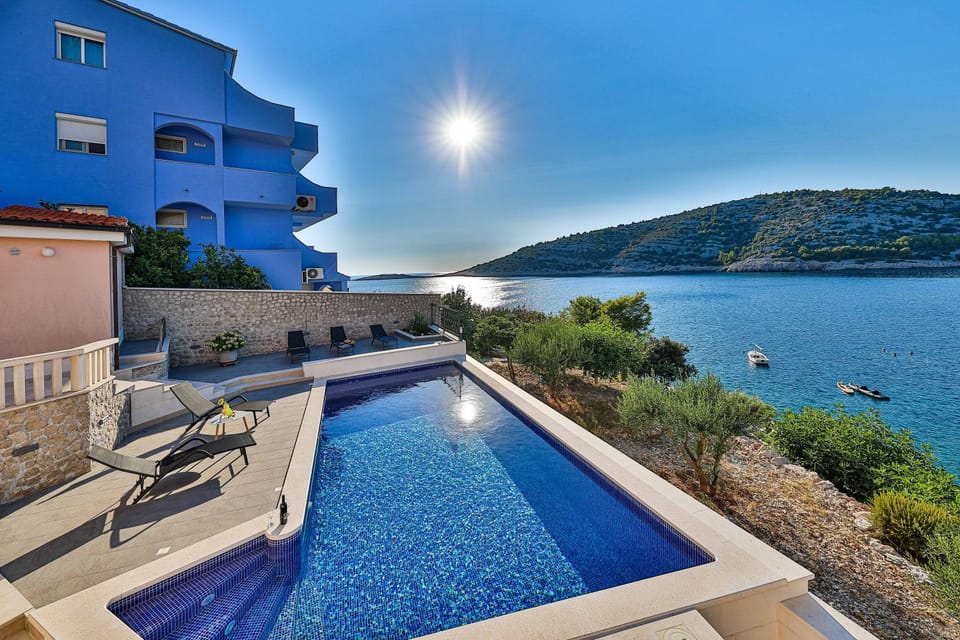 Luxury 2 etage apartment with private heated pool Apartment in Šibenik-Knin County, Croatia