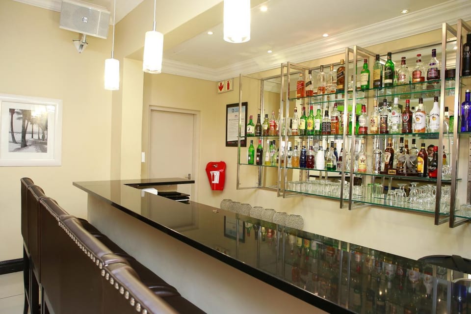 Restaurant/places to eat, Lounge or bar