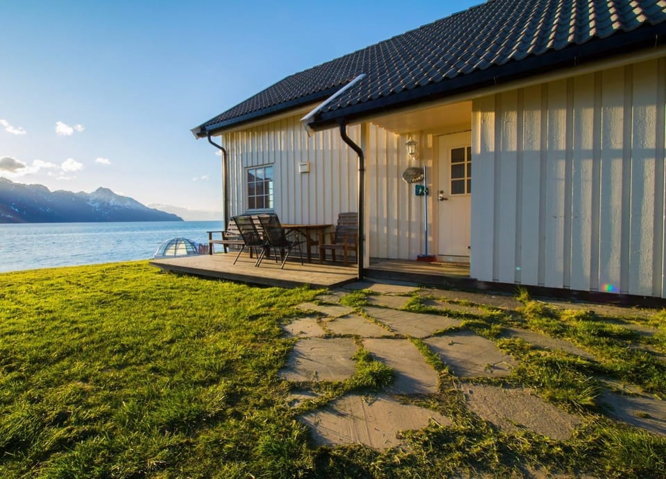 Property building, Natural landscape, Mountain view, Sea view