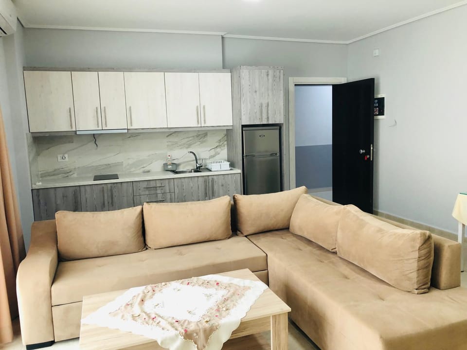 Kitchen or kitchenette, Living room, Seating area, Dining area, stove