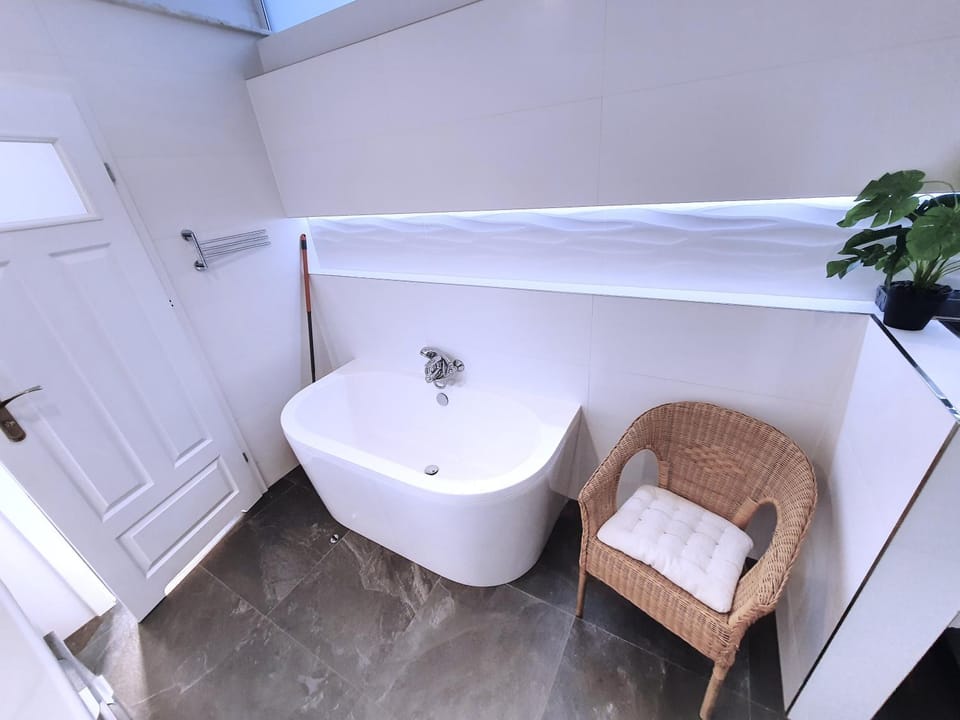 Bathroom, Bath