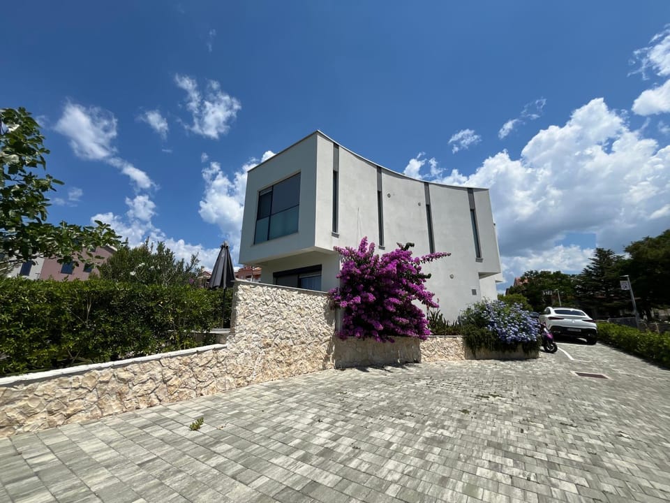 Legacy apartment with privat jacuzzi Apartment in Novalja