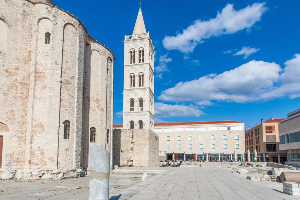 Facade/entrance, Area and facilities