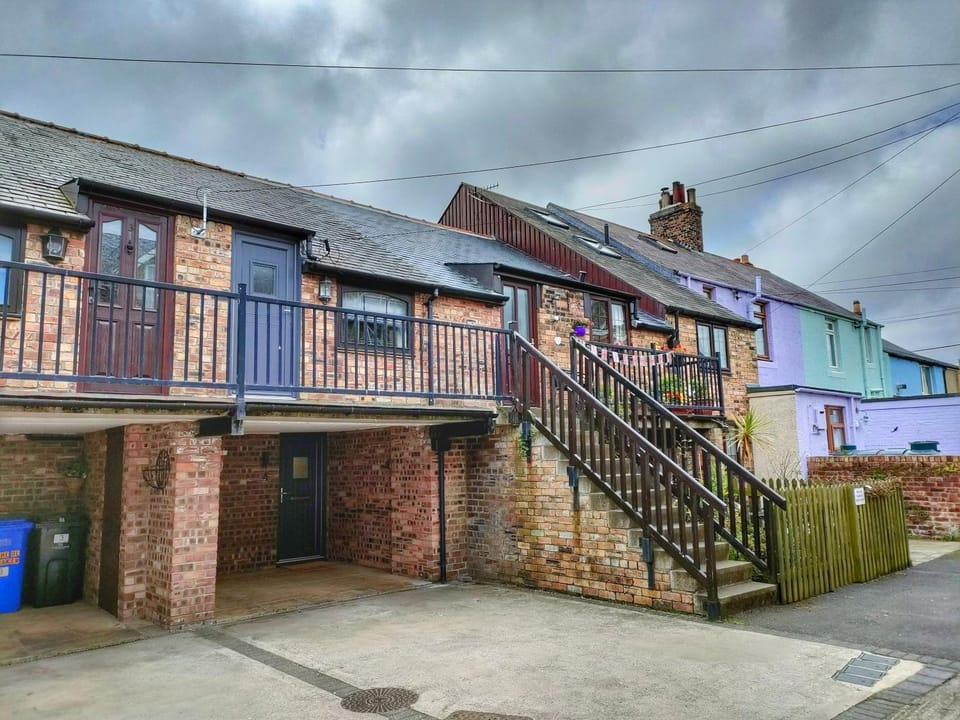 Property building, Facade/entrance, Neighbourhood, Parking