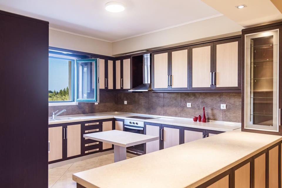 Kitchen or kitchenette, pet friendly, stove