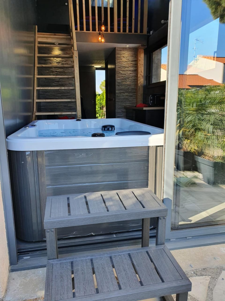 Facade/entrance, Solarium, View (from property/room), Spa and wellness centre/facilities, Spa and wellness centre/facilities