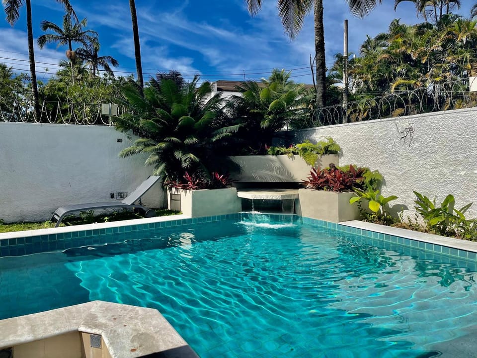 Swimming pool, sunbed