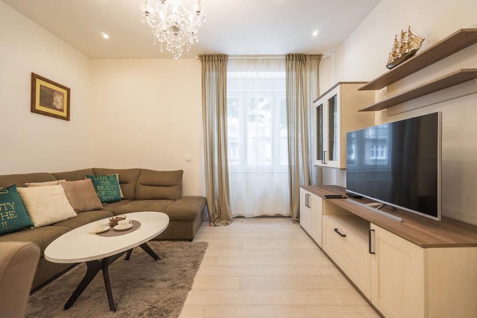 Communal lounge/ TV room, TV and multimedia, Living room, Seating area