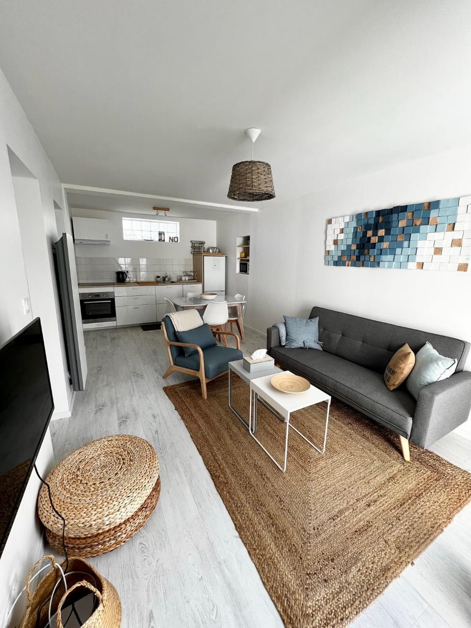 Living room, Dining area