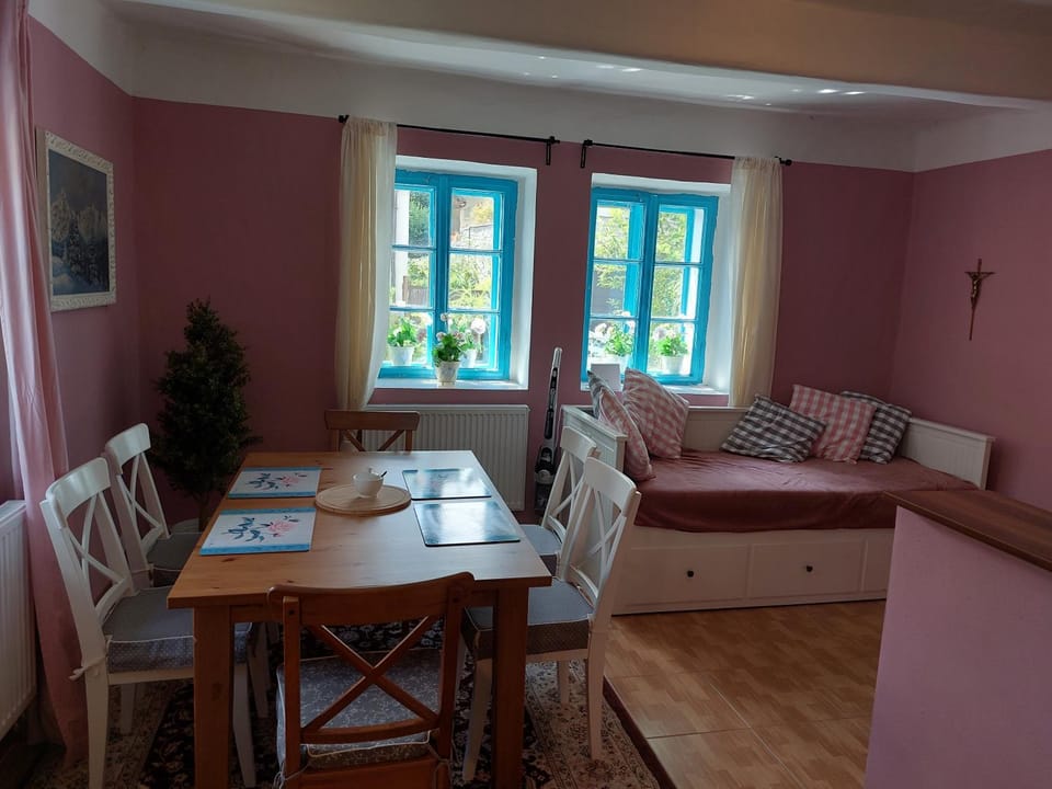 Kitchen or kitchenette, Seating area, Dining area, kitchen