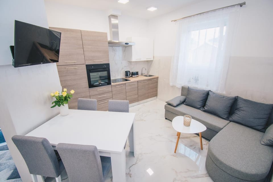 Kitchen or kitchenette, Living room, Dining area