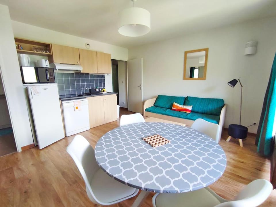 Living room, Meals, kitchen