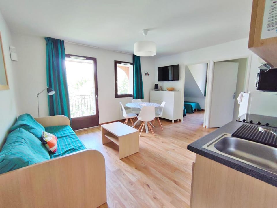 Living room, Meals, kitchen