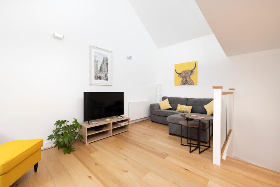 Communal lounge/ TV room, TV and multimedia, Living room, Seating area