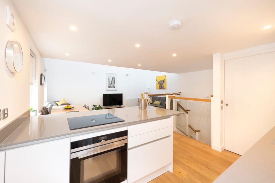 Communal lounge/ TV room, TV and multimedia, Kitchen or kitchenette, Living room, Dining area, Communal kitchen, kitchen
