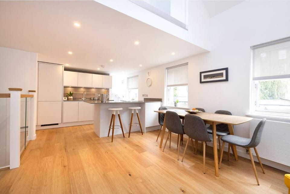 Kitchen or kitchenette, Dining area, Communal kitchen