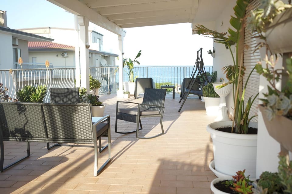 TROPICAL ROOMS Vista Mare Bed and Breakfast in Cirò Marina