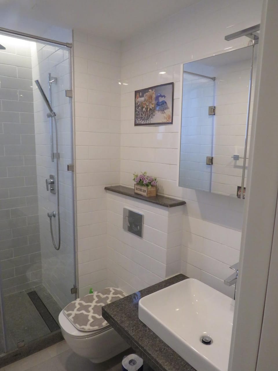 One Bedroom Apartemnt with 2 Bathrooms, Wifi, 247 Security - Airport Residential Apartment in Accra