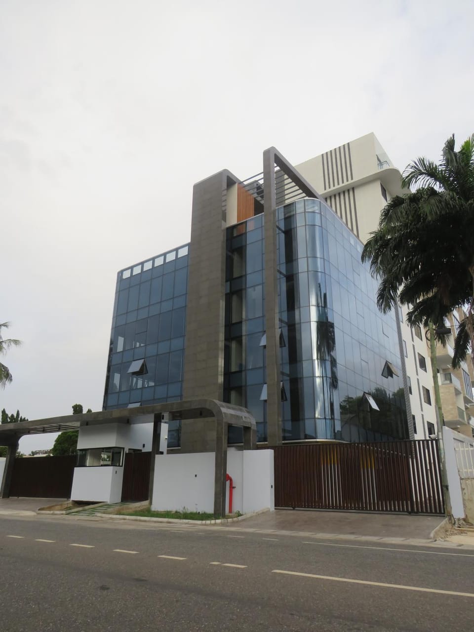One Bedroom Apartemnt with 2 Bathrooms, Wifi, 247 Security - Airport Residential Apartment in Accra