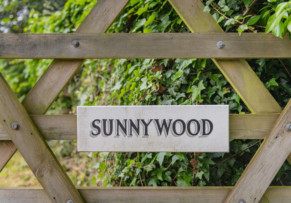 Sunnywood Cottage House in England